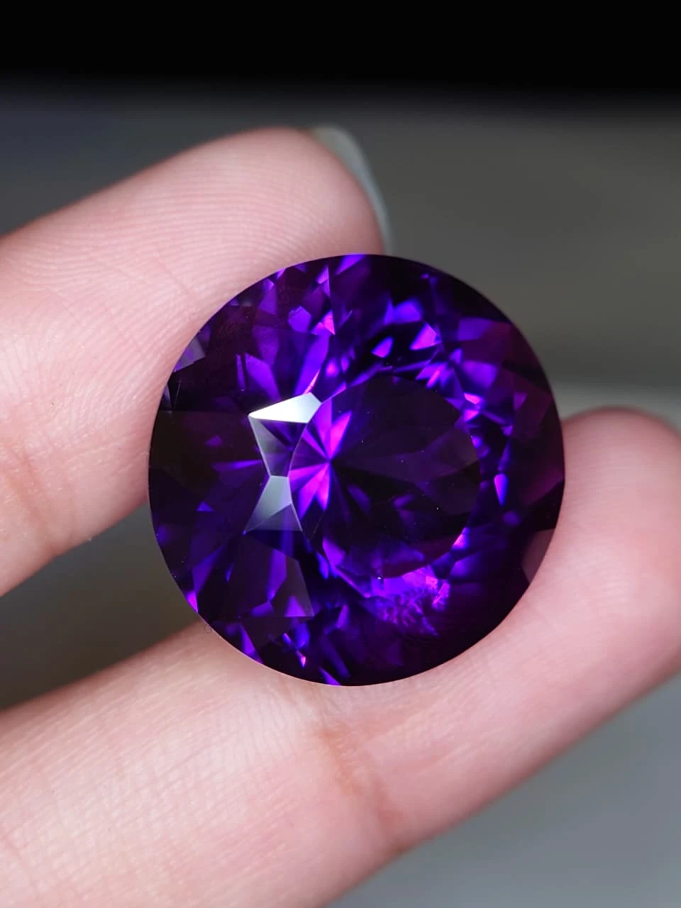 31.5ct Round Brilliant Faceted Amethyst Loose Gemstone from Nigeria — view 1